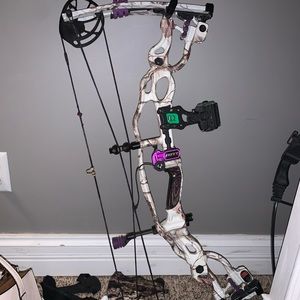 2015 Hoyt carbon spyder compound bow.
